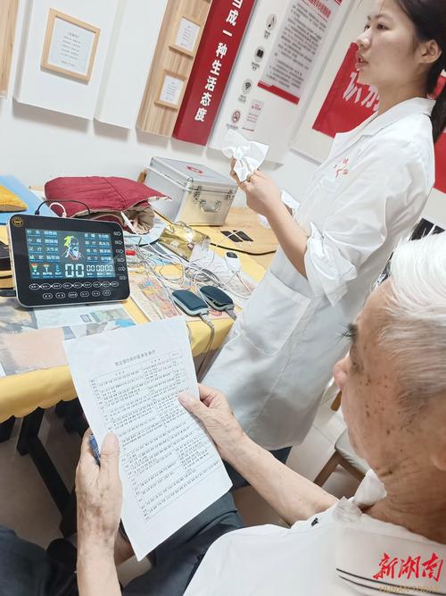 东塘社区开展中医健康咨询义务服务