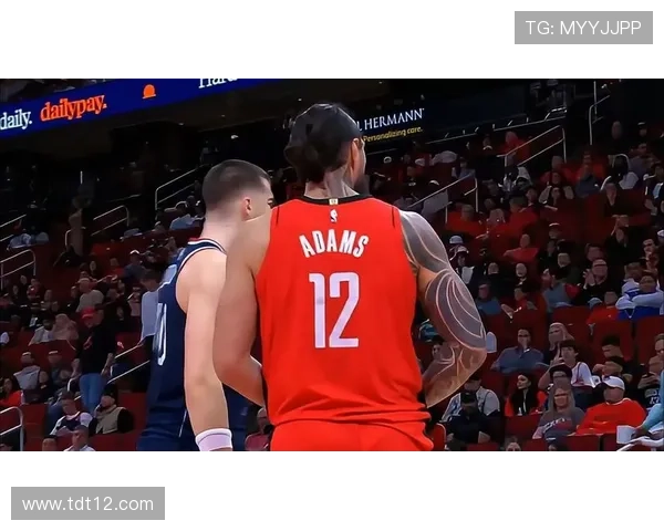 哈登谈球队配合训练称赞祖巴茨与科林斯的默契与随机应变能力